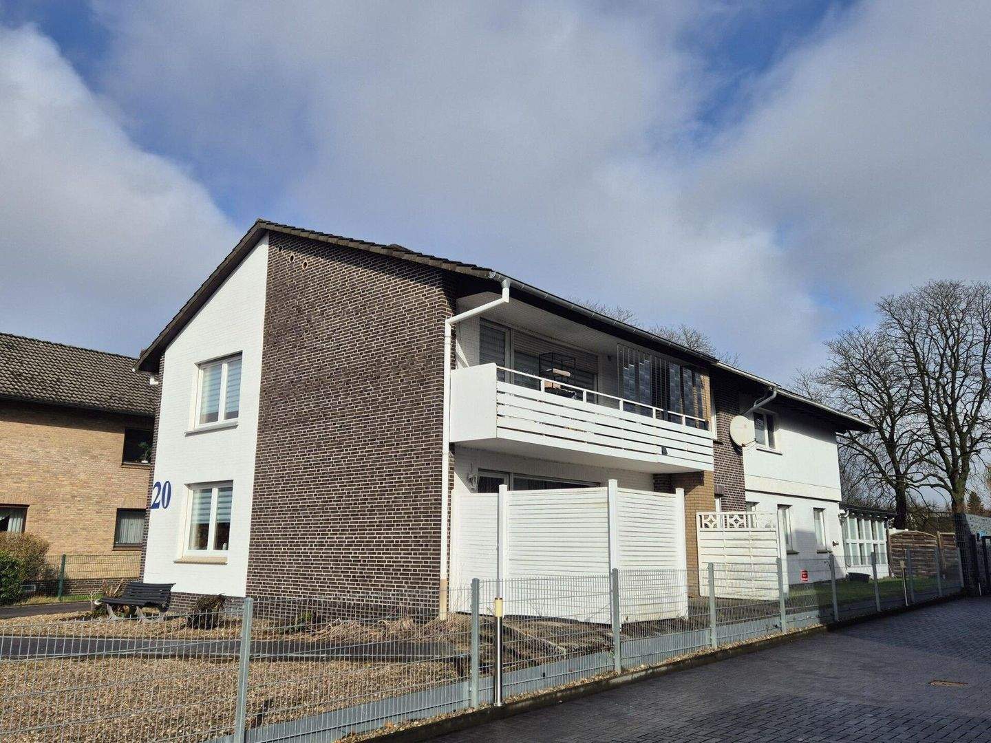 RESERVIERT - Viel Platz und Potenzial: Großzügiges Wohnhaus mit Entwicklungsmöglichkeiten an der Hunte in Wildeshausen – Wildeshausen – Vorschaubild 2