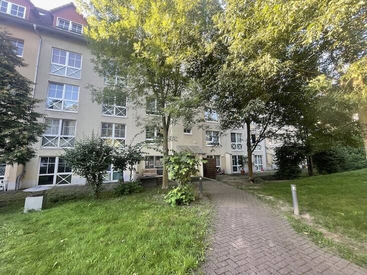 Ruhiges & voll möbliertes Apartment * Terrasse mit Blick in den Garten * Pantry-Küche * Dusche