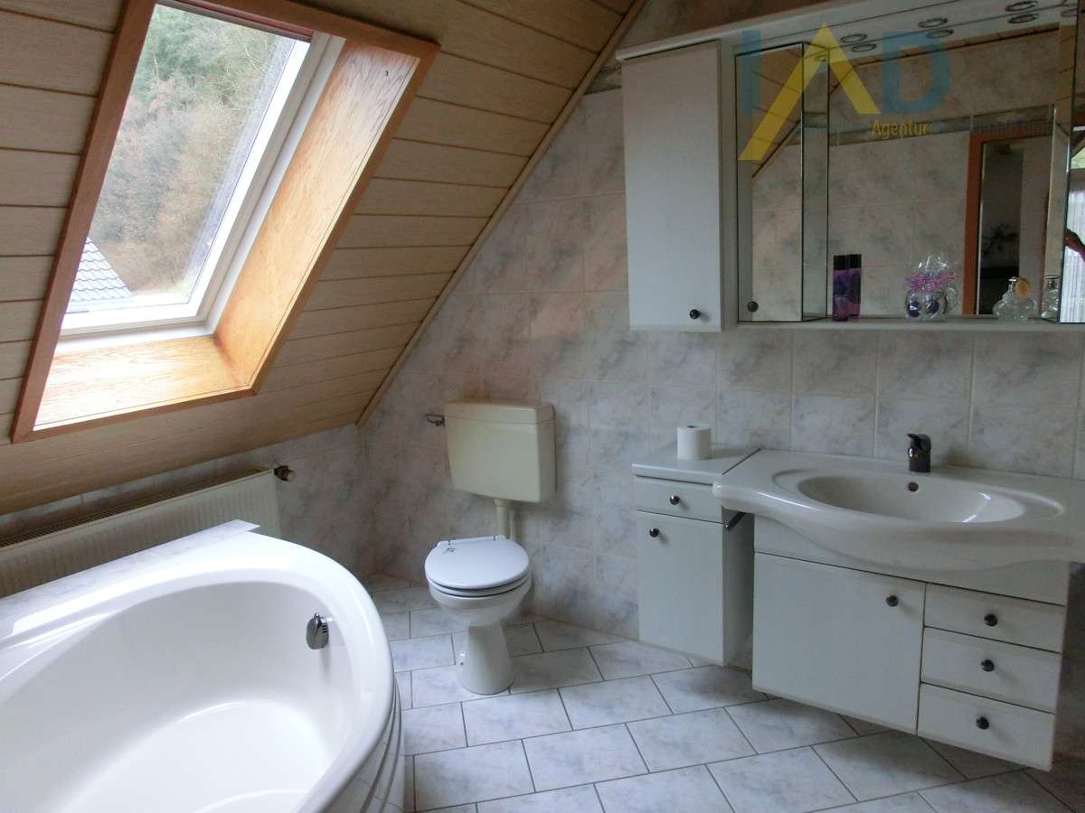 Wohnen im Thüringer Wald: Haus mit Einliegerwohnung und weitläufigem Grundstück – Probstzella – Vorschaubild 8