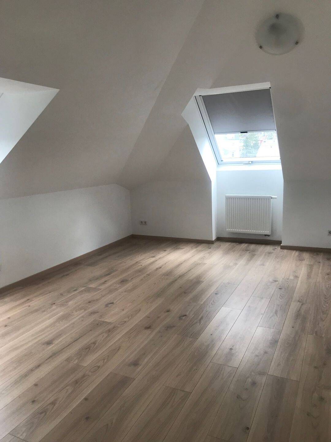 Hübsche Dachgeschoßwohnung für Pärchen (auch Studenten) geeignet