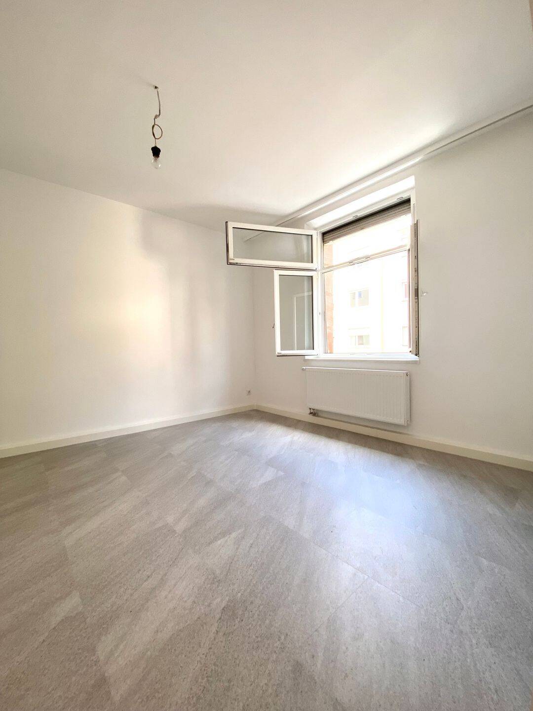 Sonnige und ruhige 2 Zimmer 1. OG Oberlichter Erstbezug vollsaniert – Nürnberg – Vorschaubild 3