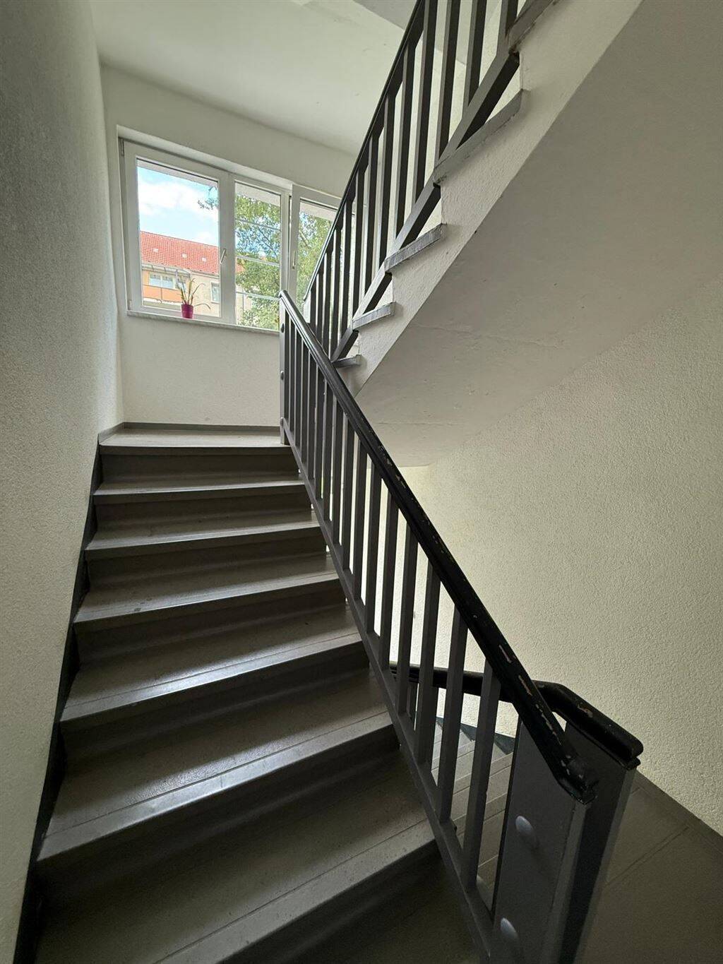 Gemütliche und vermietete 3-Zimmer mit Laminat, Balkon, Stellplatz und Wannenbad in ruhiger Lage! – Chemnitz – Vorschaubild 7