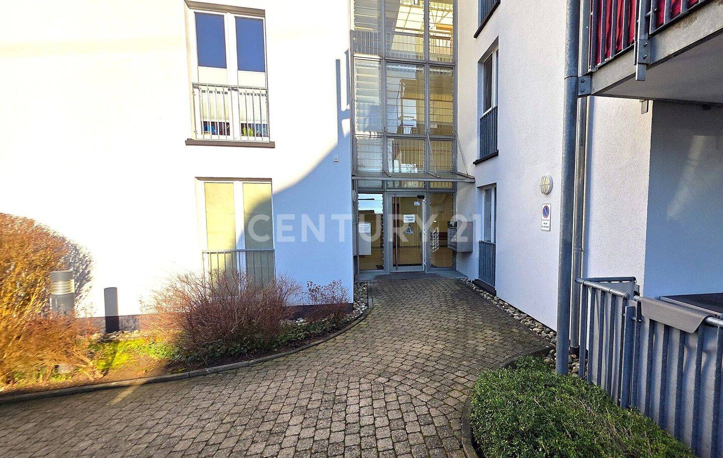 Einzigartige neuwertige 2ZKB Whg mit Balkon in Top Mehrfamilienhaus in bester Wohnlage von Dudweiler – Saarbrücken – Vorschaubild 4