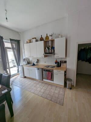 Würzburg-Altstadt: Hohe Decken & Gepflegter Altbaucharme - 2-Zimmerwohnung mit Balkon & Einbauküche – 97070 Würzburg – Vorschaubild 8