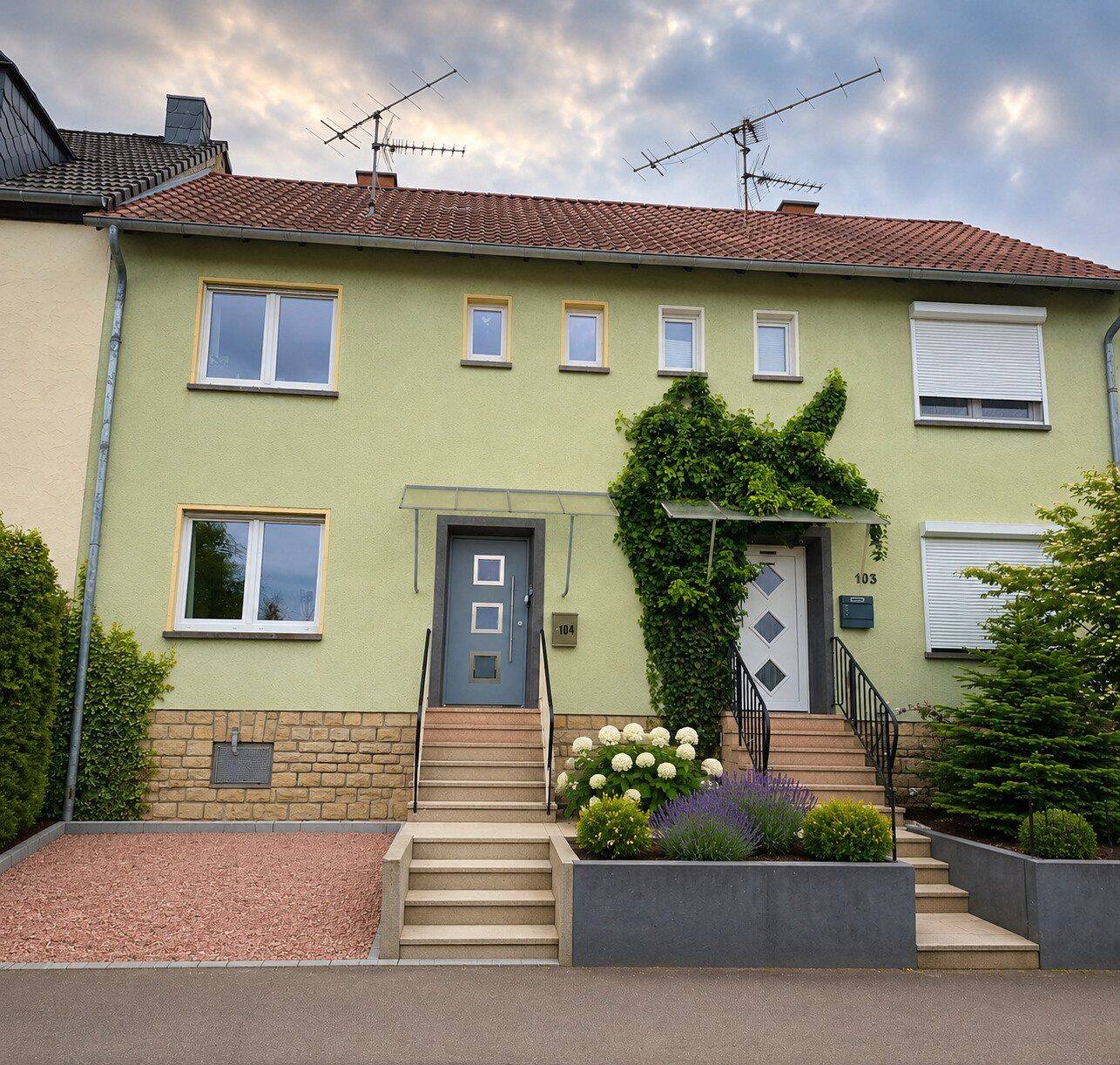 Bezugsfertiges Raumwunder in Wiltingen: 5 ZKB, ca. 100 m², renov., 4 Stellplätze/Garagen incl. großem Gartengrundstück – Wiltingen – Vorschaubild 3