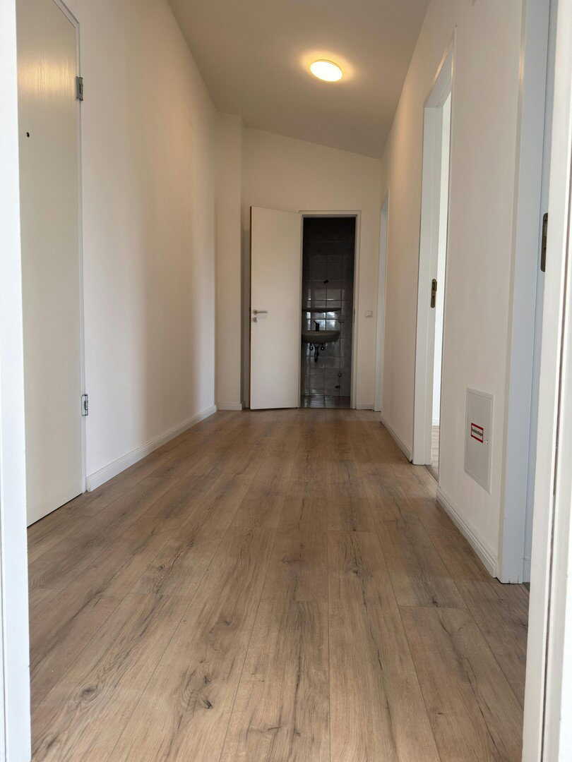 Kompakt, renoviert, bezugsfrei: 3-Z.-Dachgeschosswohnung (ohne Makler) – Berlin – Vorschaubild 8