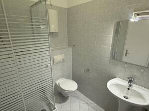 Helle bezugsfreie 1-Zimmer Altbauwohnung in der Nähe vom Schlosse Charlottenburg (provisionsfrei) – 10589 Berlin – Vorschaubild 4