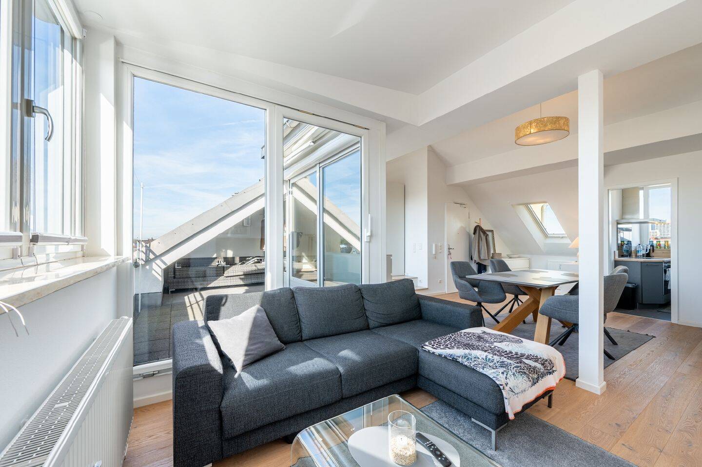 Aigner - Lichtdurchflutete 2-Zimmer-Dachgeschosswohnung mit sonnigem Balkon in Laim – München – Vorschaubild 2