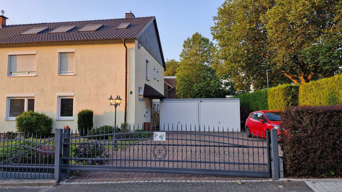Erdgeschosswohnung mit Terrasse, Garten, Garage plus Stellplatz – 44892 Bochum – Bild 1 von 9
