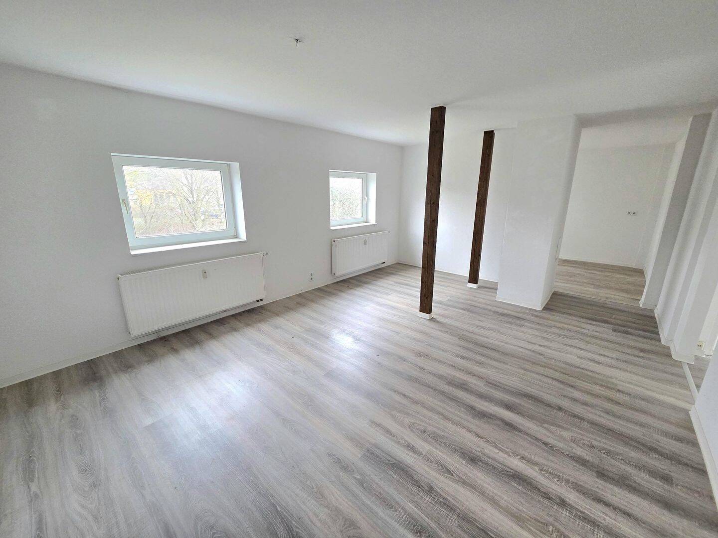 Gemütliche 3-Zimmer-Dachgeschosswohnung mit Sichtbalken in Chemnitz-Hilbersdorf! – Chemnitz – Vorschaubild 3