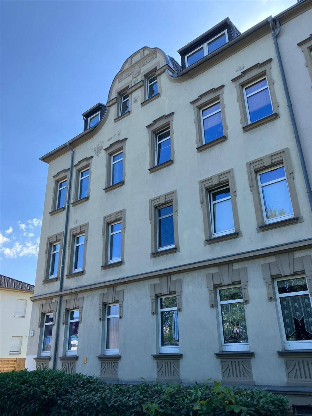 Großzügige 2-Zimmer mit EBK, Laminat, Stellplatz, Balkon und Wanne in zentraler Lage! – Chemnitz – Vorschaubild 2