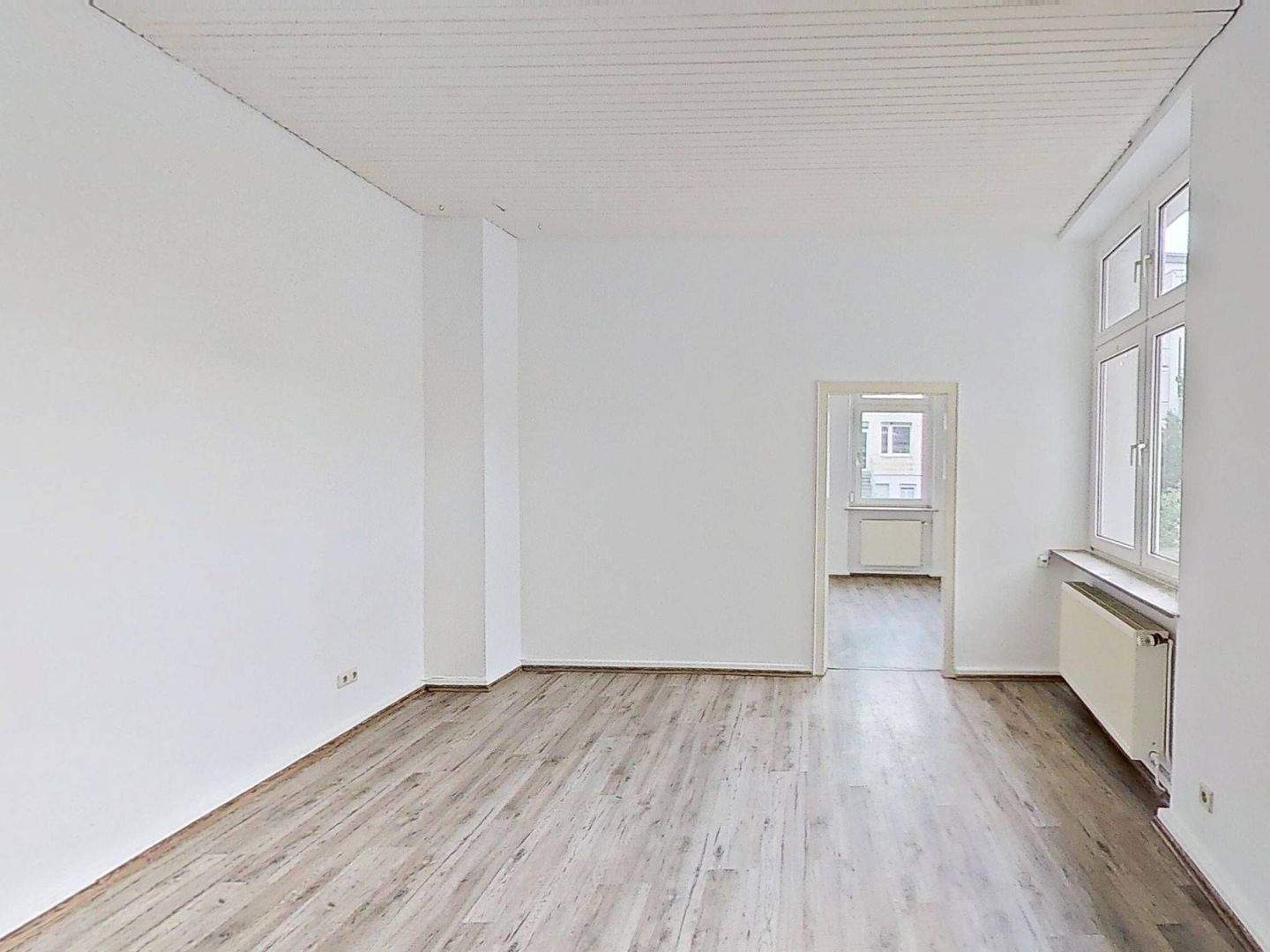 Sanierte 2-Zimmer-Wohnung mit Wannenbad
