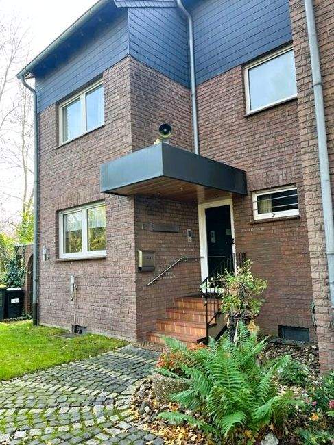 "EINZIEHEN UND WOHLFÜHLEN" Reihenendhaus mit Studio und zwei Garagen in 47228 Duisburg-Winkelhausen – Duisburg – Bild 1 von 9