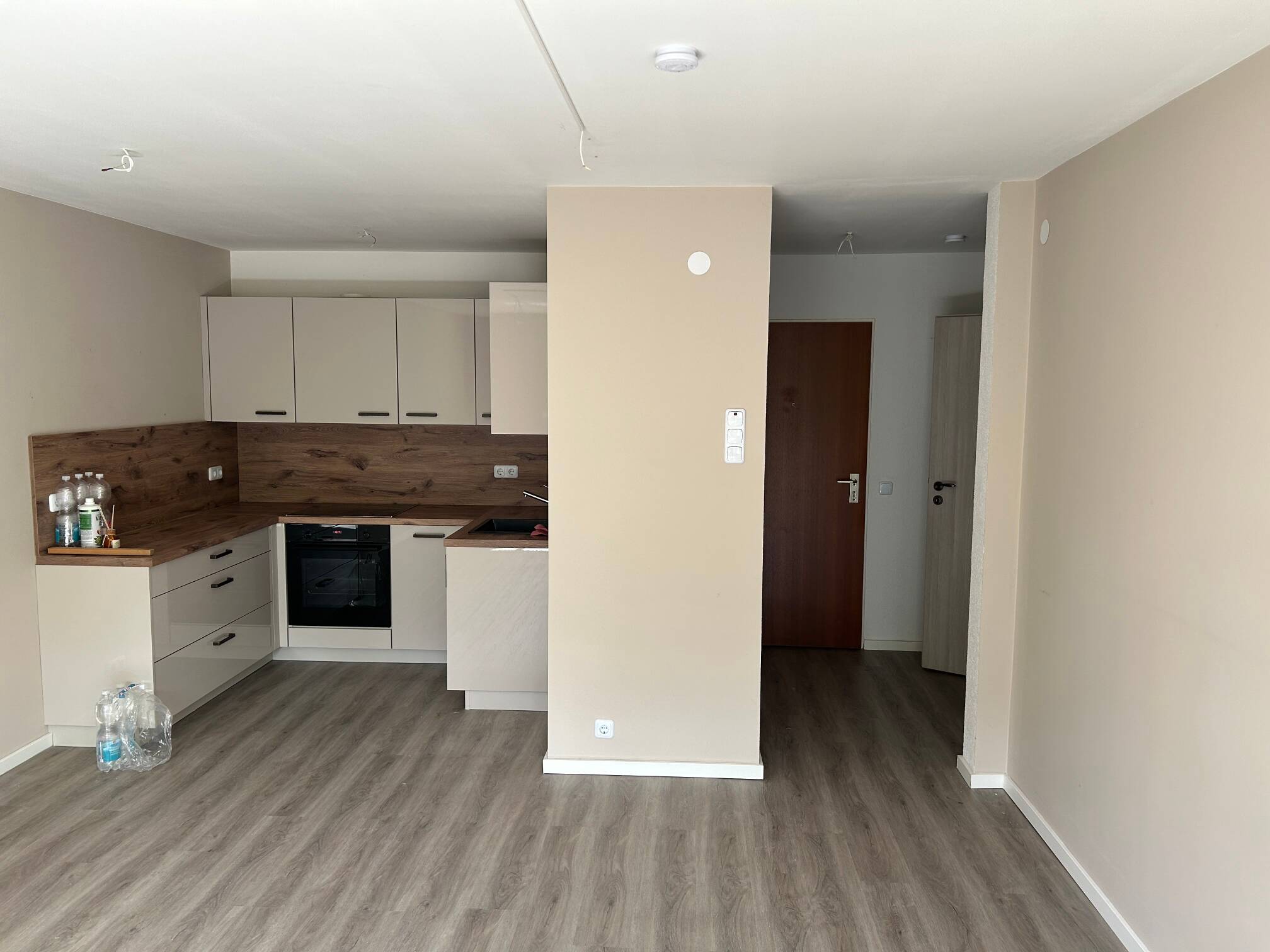 Schöne renovierte 2-Zimmer Wohnung (48qm) mit Balkon und EBK – Pforzheim – Vorschaubild 3