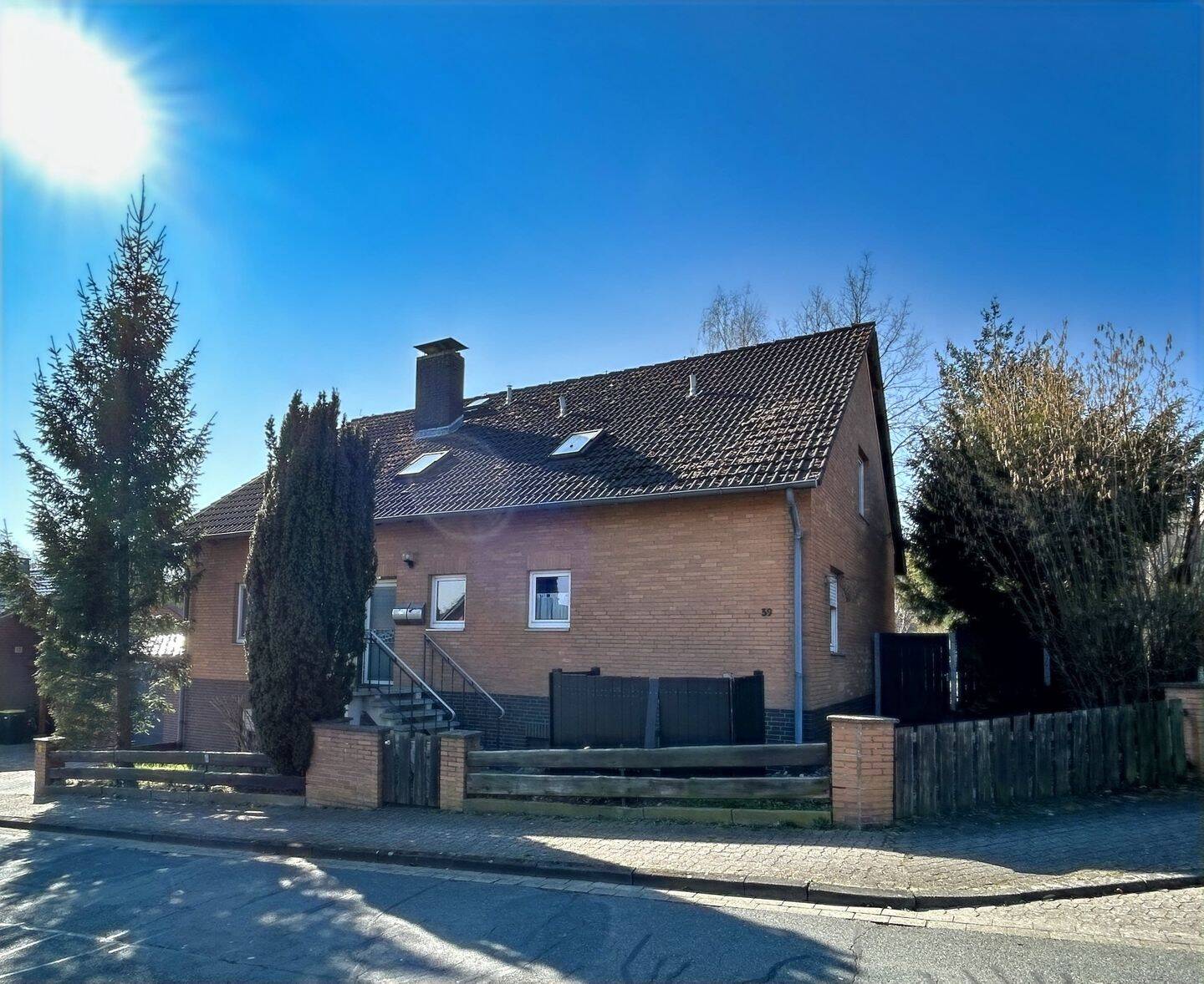 Einfamilienhaus mit Einliegerwohnung und großem Grundstück in Salzgitter-Gebhardshagen