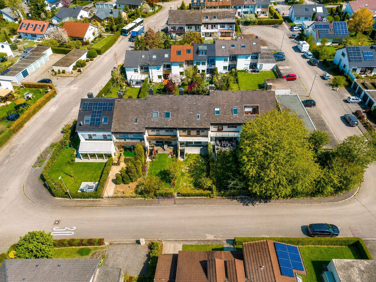 Familienglück mit Garten: Charmantes Reihenmittelhaus mit großem Potenzial – Ulm – Vorschaubild 2