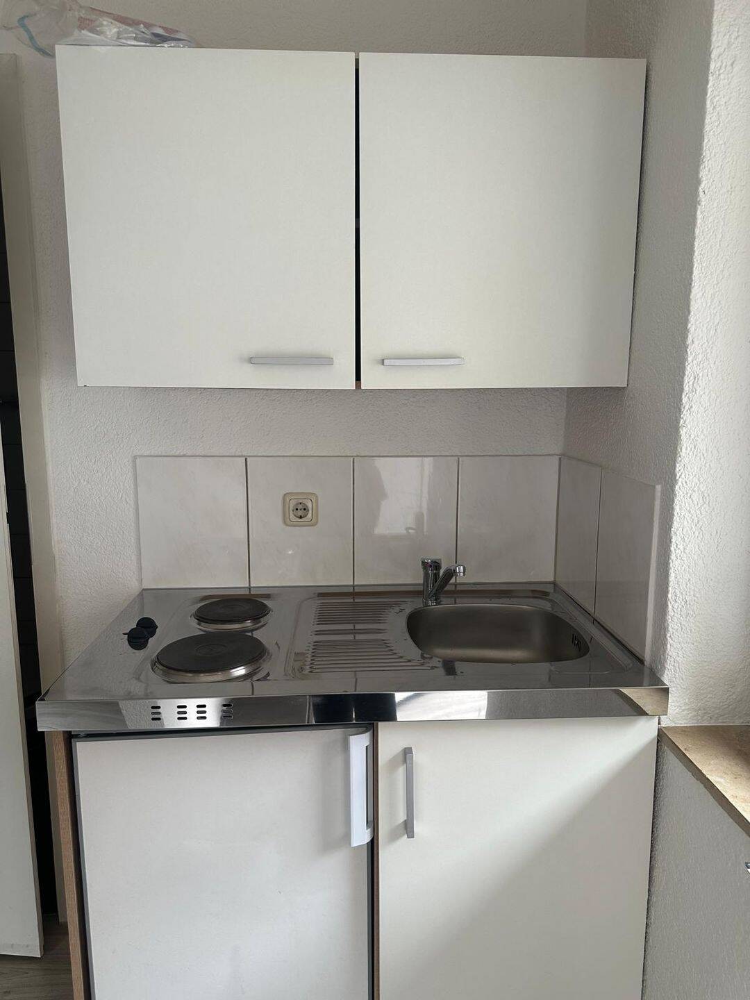 lichtdurchflutetes 1-Zimmerapartment mit EBK und grauen Laminat – Erfurt – Vorschaubild 7