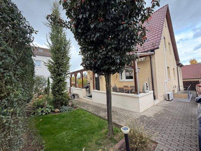 Wohnhaus mit Einliegerwohnung und großem Grundstück mit Parkcharakter – Heilbronn – Bild 1 von 9