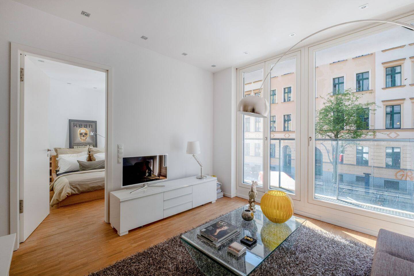 Chic eingerichtete Pendlerwohnung in den Choriner Höfen in Mitte – Berlin – Bild 1 von 9
