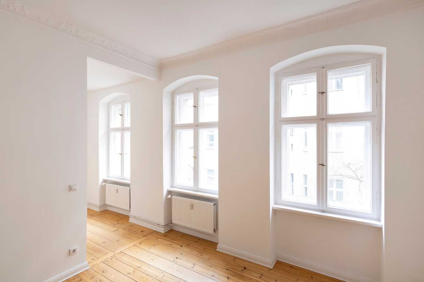 Bezugsfreie, sanierte 2-Zimmer-Altbauwohnung in gefragter Kreuzberger Lage – Berlin – Vorschaubild 2