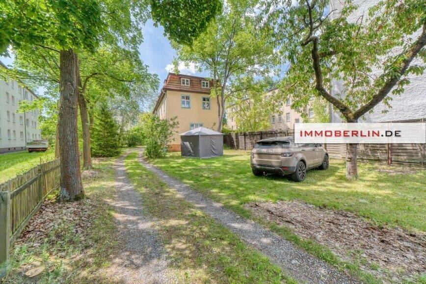 IMMOBERLIN.DE - Ideal positioniertes Haus mit mehreren Wohnungen & Ausbaupotenzial – Berlin – Bild 1 von 9