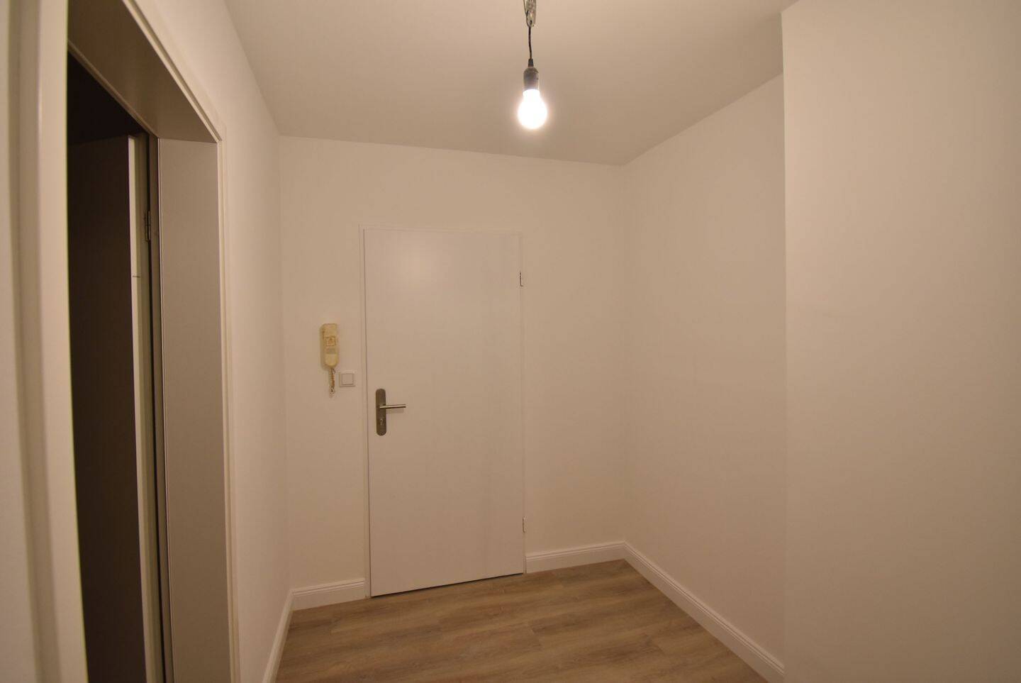 PROVISIONSFREI! Renoviertes Apartment mit Balkon in Düsseldorf – Düsseldorf – Vorschaubild 6