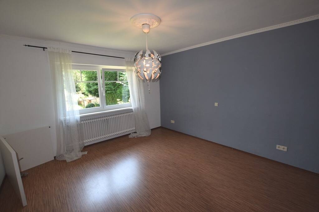 Geräumiges Zweifamilienhaus mit Garten und Garage in ruhiger Lage – Neuberg – Vorschaubild 4