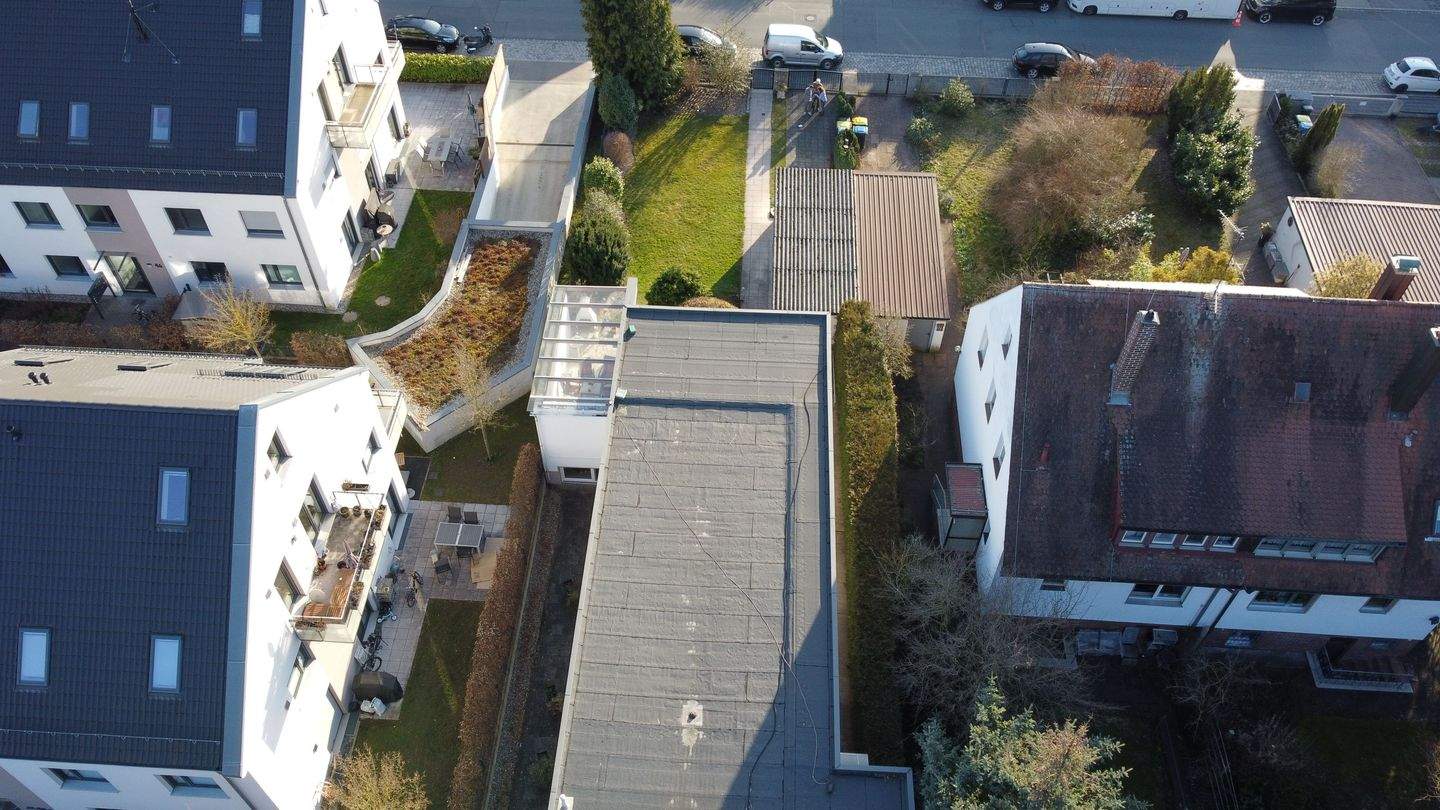 Wohnen auf einer Ebene: Großzügiger 7-Zimmer-Bungalow mit Gartenidylle in begehrter Lage Nürnberg-Eibach – Nürnberg – Vorschaubild 2