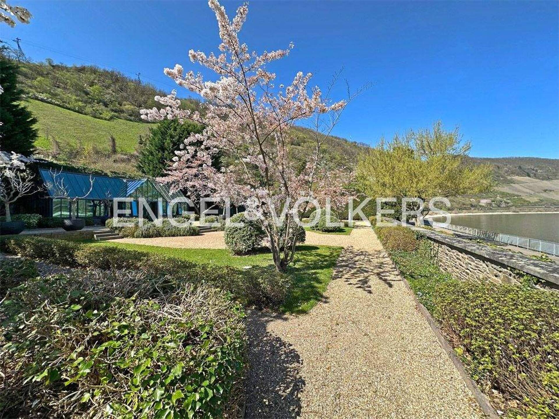 Haus in 56068 Koblenz mit 930 m² kaufen