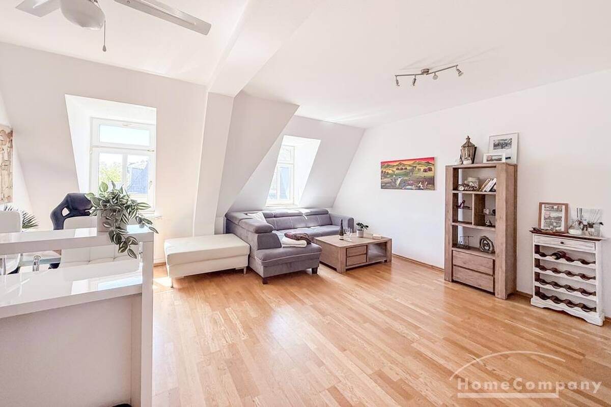 22801 HomeCompany Dresden Möbliert/Furnished 3-Zimmer Maisonette Wohnung in Dresden-Striesen mit Balkon max. 3 Personen – 1309 Dresden – Bild 1 von 9