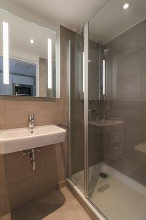 Stilvoll möblierte Etagenwohnung mit Balkon und modernem Ambiente zum Wohlfühlen – 40210 Düsseldorf – Vorschaubild 7
