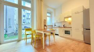 Möbliertes Loft im Prenzlauer Berg – EG-Wohnung am Helmholtzplatz, rollstuhlfreundlich