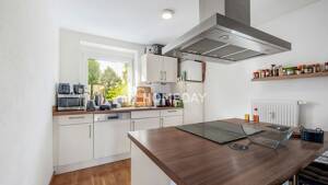 Neuwertiger Wohntraum mit großer Süd-Loggia, EBK und Tiefgarage im begehrten Proviantbachviertel – 86153 Augsburg – Vorschaubild 6