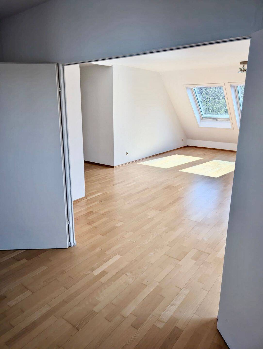 Willkommen im neuen Zuhause! Wunderschöne 2-Zimmer-Wohnung mitten in Wiesbaden und doch im Grünen! – Wiesbaden – Vorschaubild 4