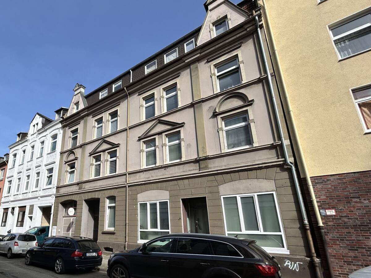Solides Mehrfamilienhaus in zentraler Lage der Gelsenkirchener Feldmark – 45883 Gelsenkirchen – Bild 1 von 6