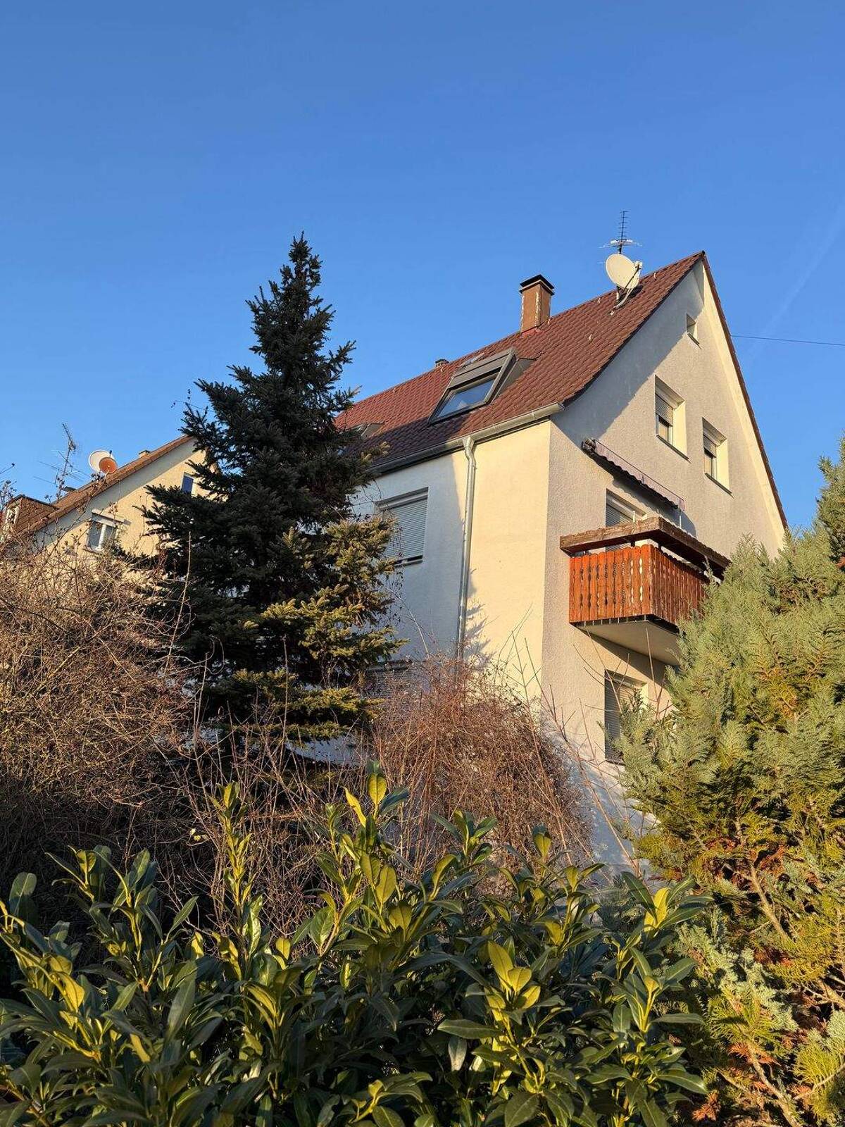 Moderne 3-Familienhaus mit Garten EG-Wohnung Frei- in Stuttgart Bad Cannstatt – 70374 Stuttgart – Bild 1 von 9