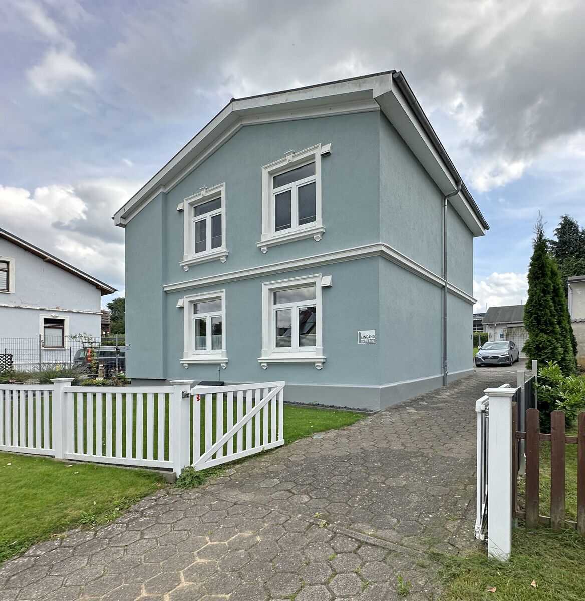 Modernes Zweifamilienhaus in Bestlage