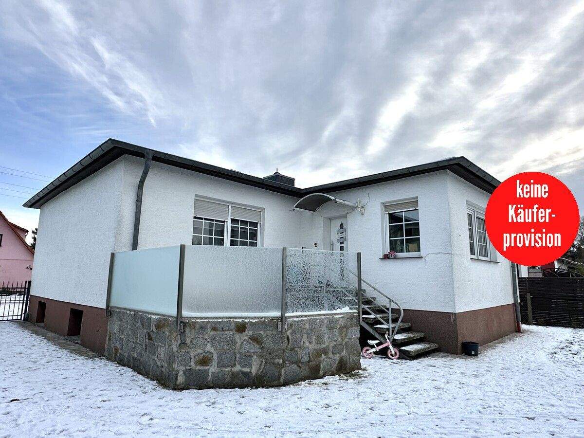 HORN IMMOBILIEN ++ Einfamilienhaus mit Nebengebäude und schönem Grundstück, ruhige Lage – Ueckermünde – Bild 1 von 8