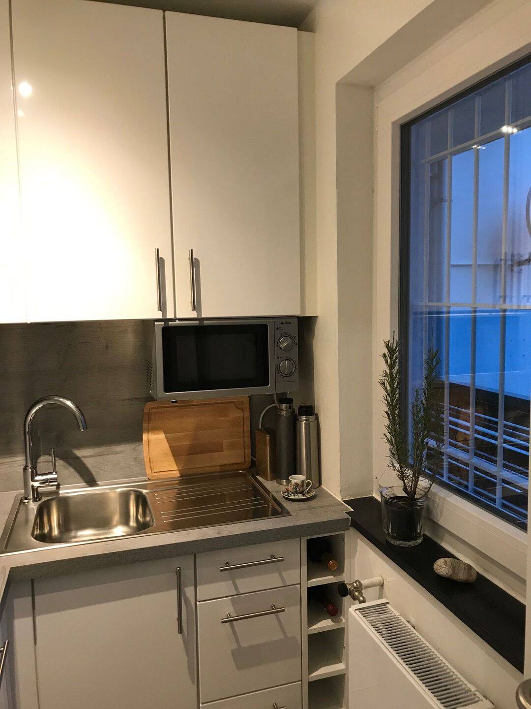 Möblierte, helle 1-Zimmerwohnung mit Balkon und Gartenmitbenutzung in ruhiger Wohngegend in Stuttgart-Nord - All-In – Stuttgart – Vorschaubild 9