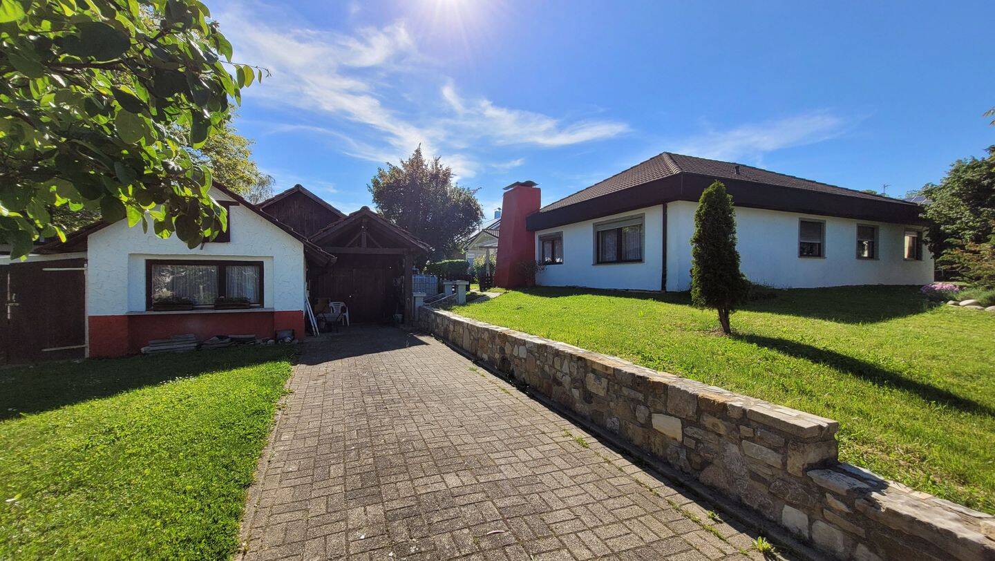 Traumhafter Bungalow auf großem Grundstück mit mediterranem Flair – Klettgau – Bild 1 von 2