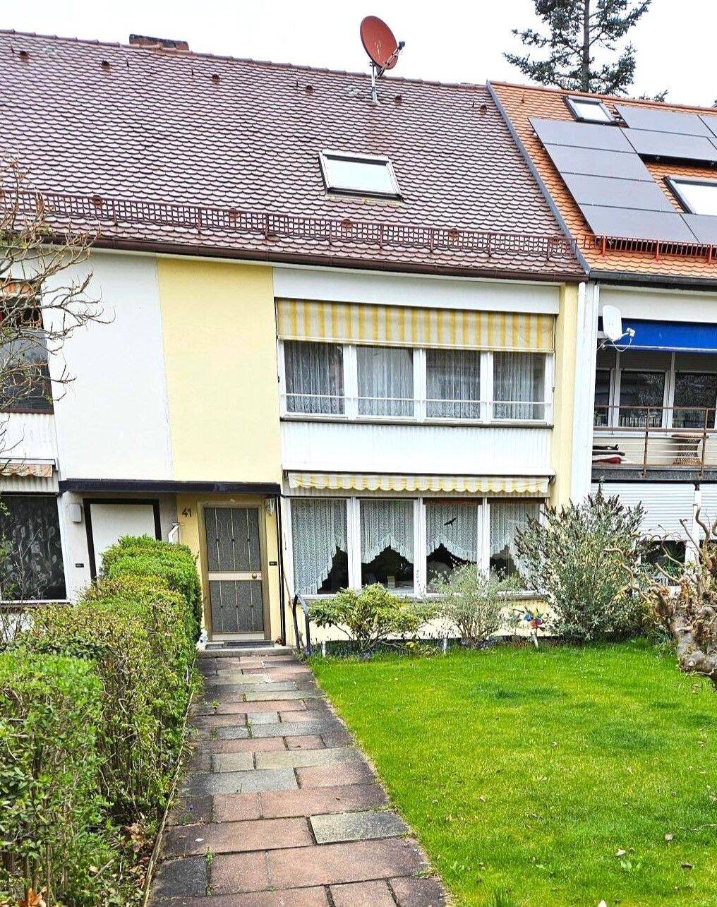 Charmantes RMH mit viel Potenzial in Nürnberg - Zerzabelshof / Haus kaufen – Nürnberg – Bild 1 von 9