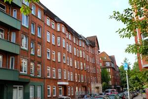 2-Zimmer-Altbau-Wohnung mit verglaster Loggia am Südfriedhof – 24114 Kiel – Vorschaubild 2