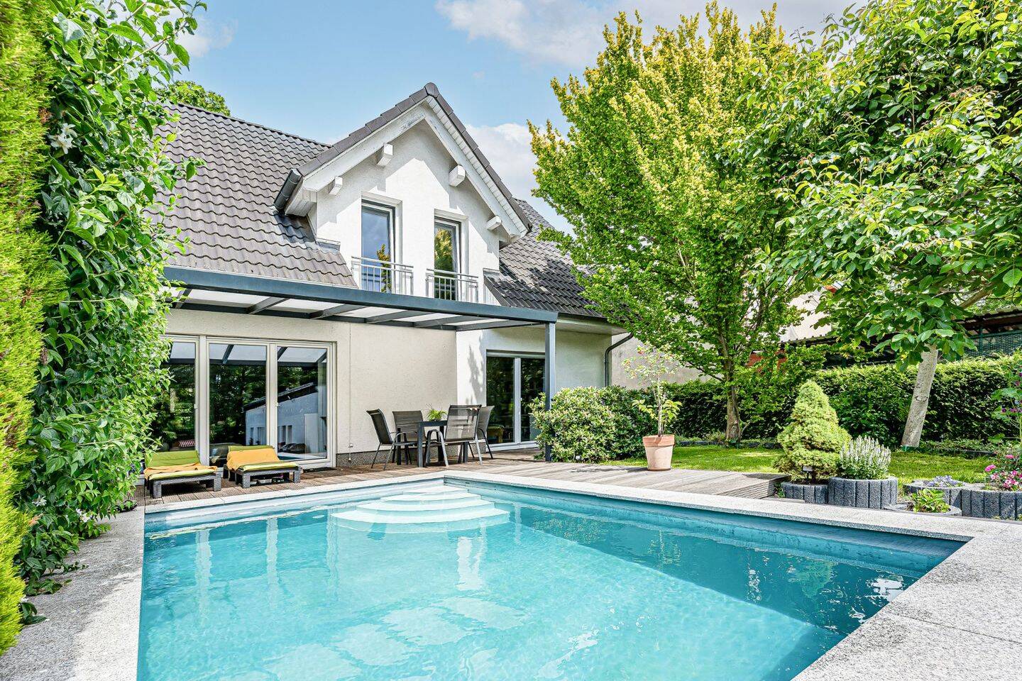 Modernes Einfamilienhaus mit Pool, Wellnessbereich, 168 m² Nebengebäude und Zugang zur Nuthe – Potsdam – Vorschaubild 2