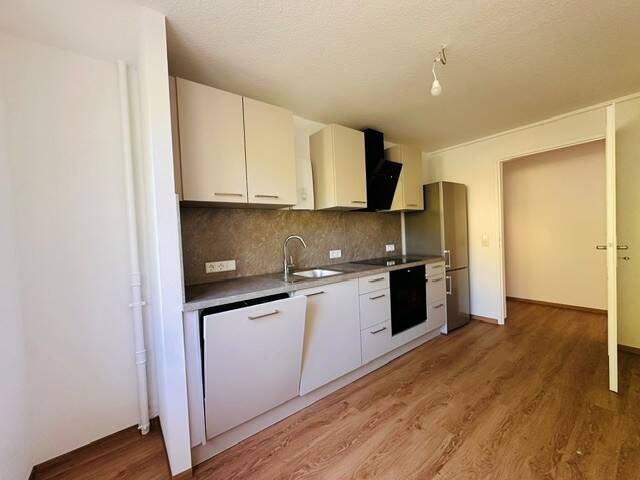 Perfekte 1. Wohnung! 1,5 Zimmer mit Einbauküche komplett renoviert!