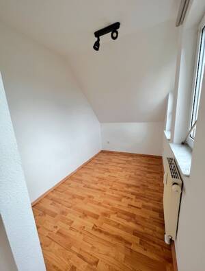 Bezugsfrei ab November 2026! Charmante 1-Zimmer-Dachgeschosswohnung mit Tiefgaragenstellplatz – 26135 Oldenburg – Vorschaubild 7