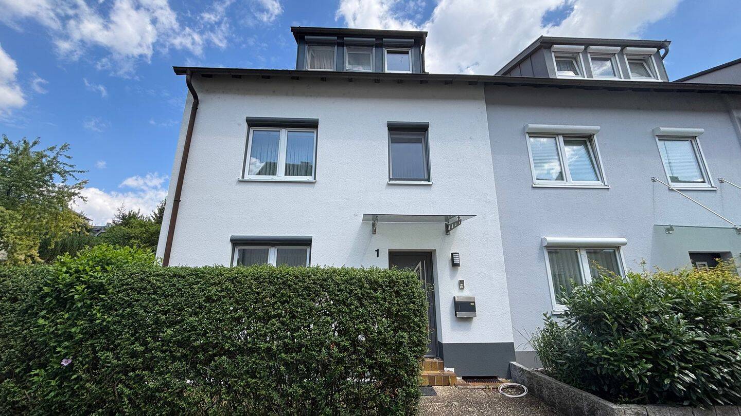 Einziehen & genießen – Stilvoll saniertes Einfamilienhaus mit Garten und Garage – Neckarsulm – Bild 1 von 9