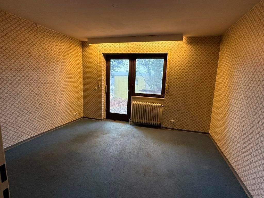 Sanierungsbedürftiges Fertighaus mit Einliegerwohnung, Sauna & Doppelgarage in Hanglage zu verkaufen – Pforzheim – Vorschaubild 5