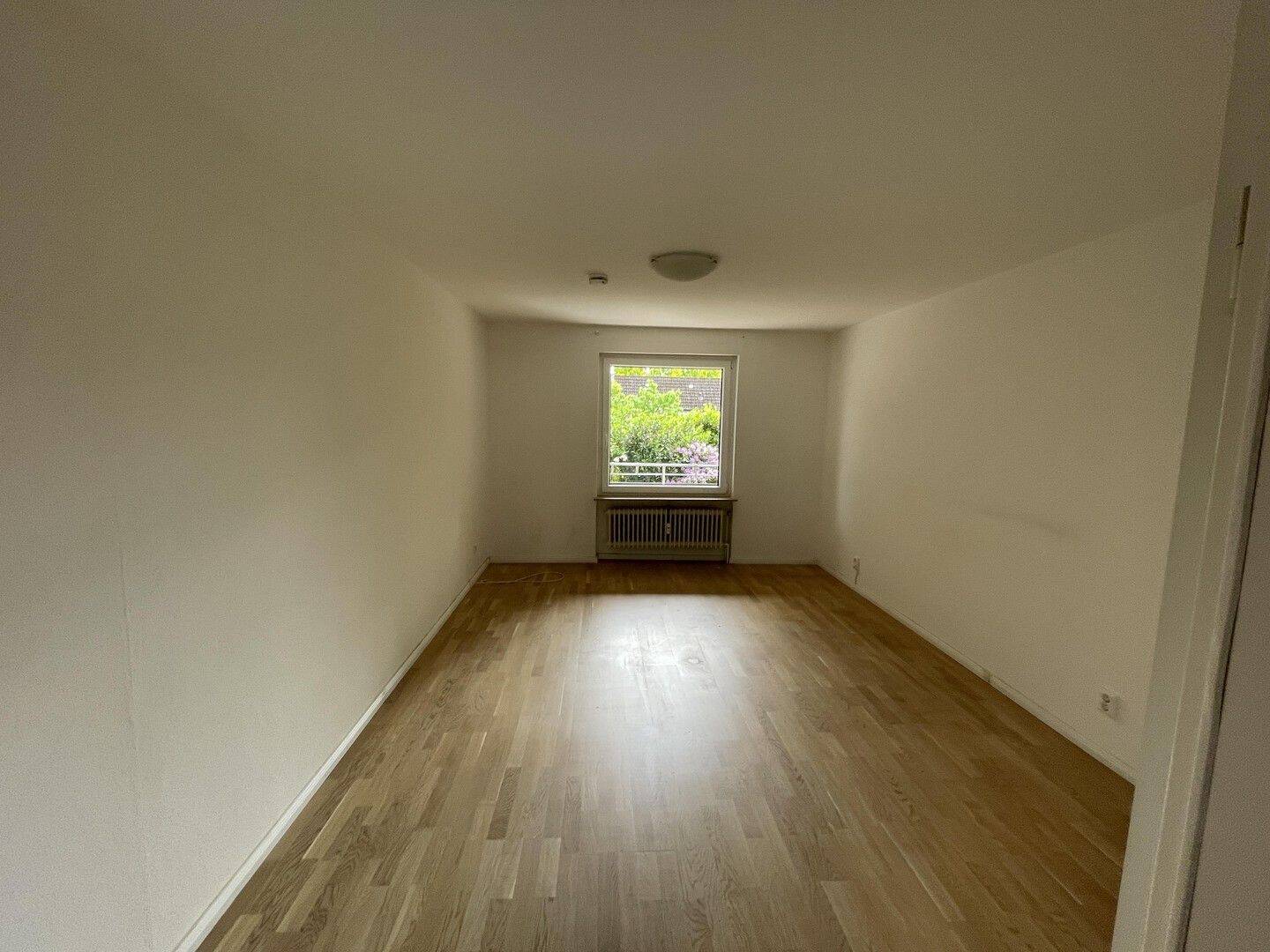 VON PRIVAT: Großzügiges 4-Zimmer-Wohnglück mit Süd-West-Loggia & Garage in Bad Schwartau – Bad Schwartau – Vorschaubild 9