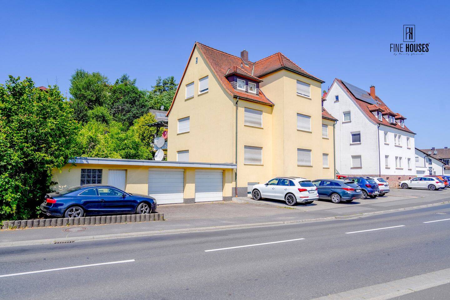 Solide Kapitalanlage mit drei genehmigten Wohneinheiten, Garagen und attraktiven Mieteinnahmen – Mömlingen – Vorschaubild 2