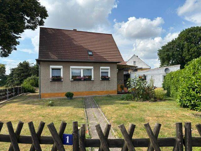 Charmantes Einfamilienhaus mit großem Grundstück in KlädenC